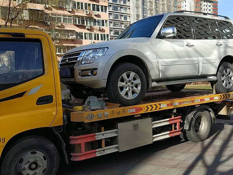 玉樹汽車雪地困境救援：專業(yè)團隊緊急行動，助力車輛脫困